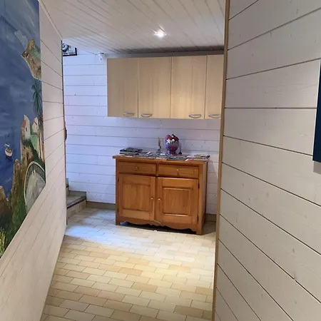 Studio Climatise A Hyeres: Plage, Wifi, Parking, Terrasse Et Proximite Port - Fr-1-335-199 Hyères