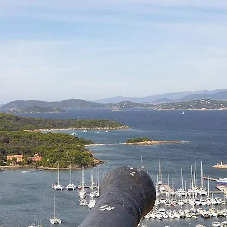 Studio Climatise A Hyeres: Plage, Wifi, Parking, Terrasse Et Proximite Port - Fr-1-335-199 *