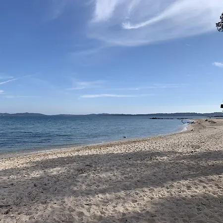 Studio Climatise A Hyeres: Plage, Wifi, Parking, Terrasse Et Proximite Port - Fr-1-335-199 Hyeres
