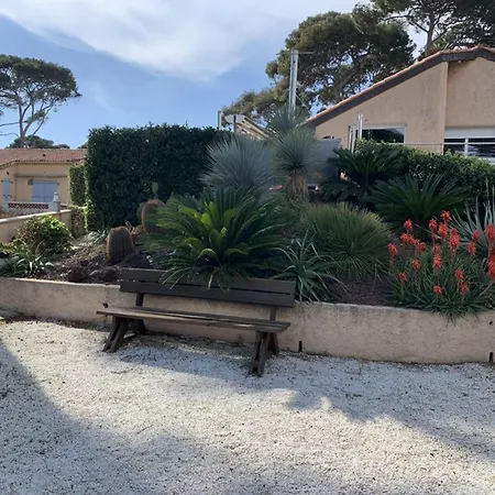 Studio Climatise A Hyeres: Plage, Wifi, Parking, Terrasse Et Proximite Port - Fr-1-335-199 Appartement Hyères